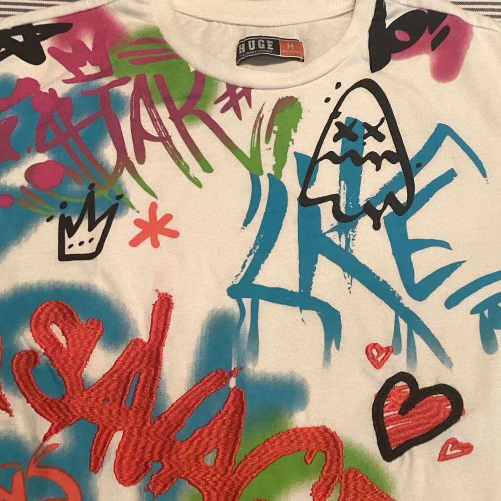 White Graffiti Print Short Sleeve Tee - Multicolor